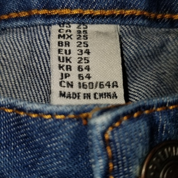 Forever 21 Letter Print Destructed Cutoff Denim Jean Shorts Size 25 100% Cotton. - Picture 7 of 7